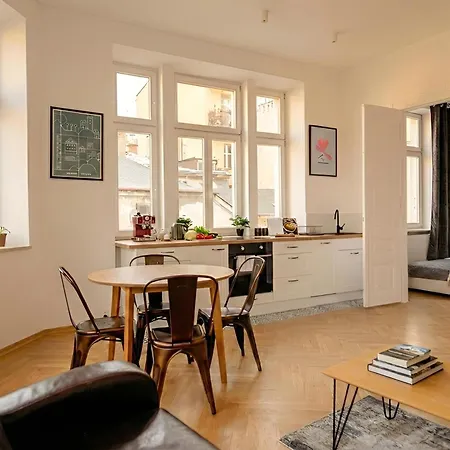 Na Granicy 6 דירה *